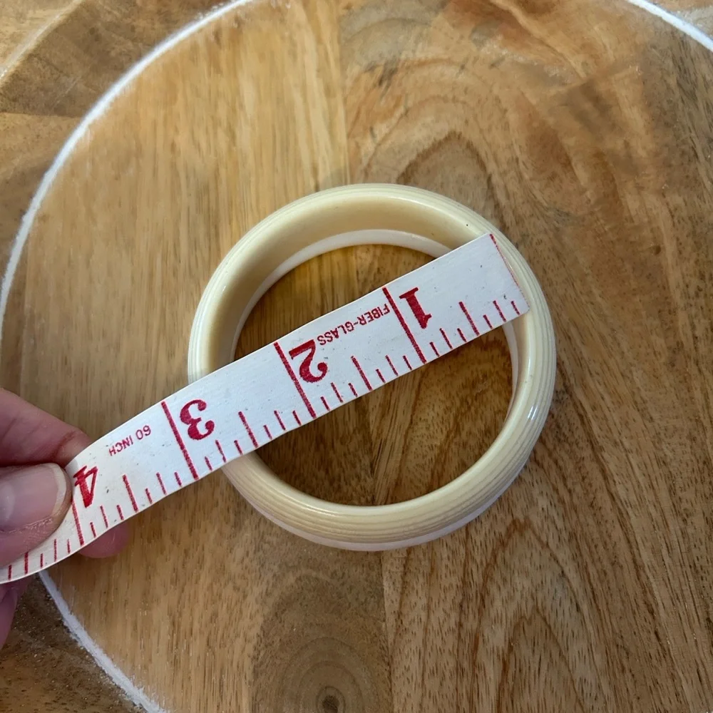 Cream and White Bangle Bracelet set vintage plastic acrylic neutrals